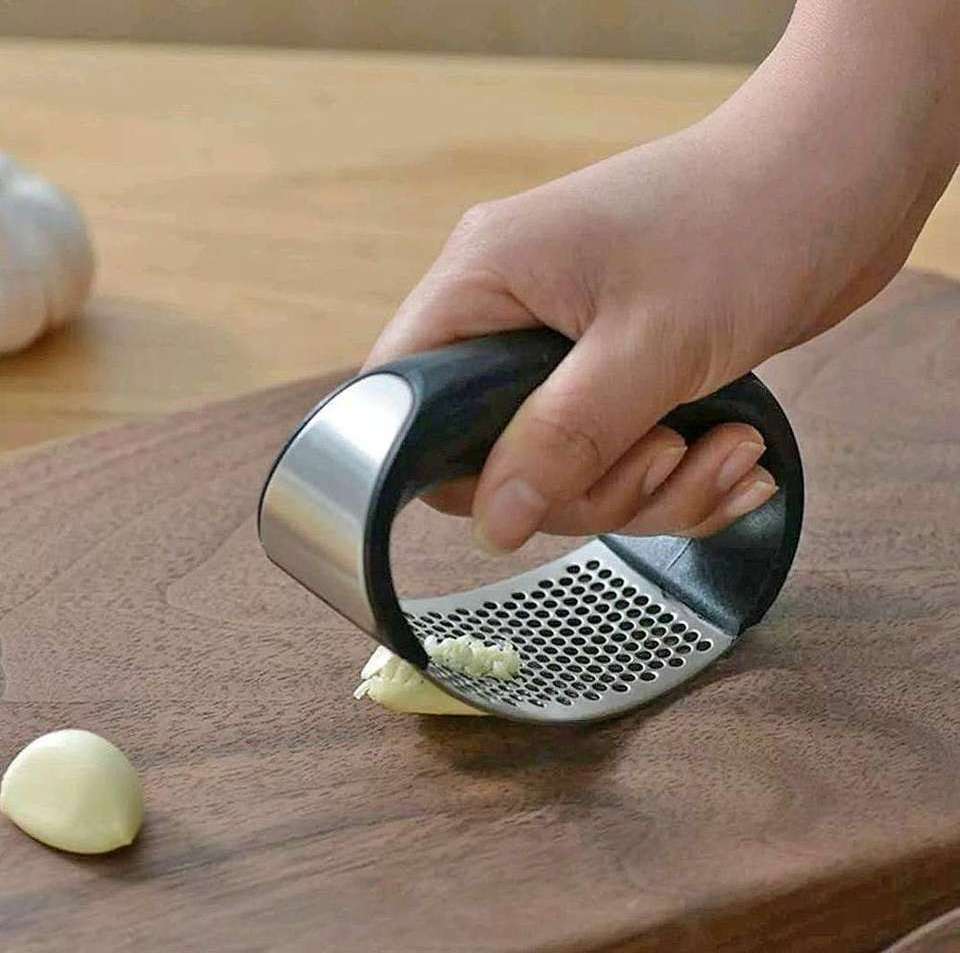 Useful Stainless Steel Handheld Garlic Press Kitchen Accessories Garlic Masher Ginger Squeezer Easy To Handing