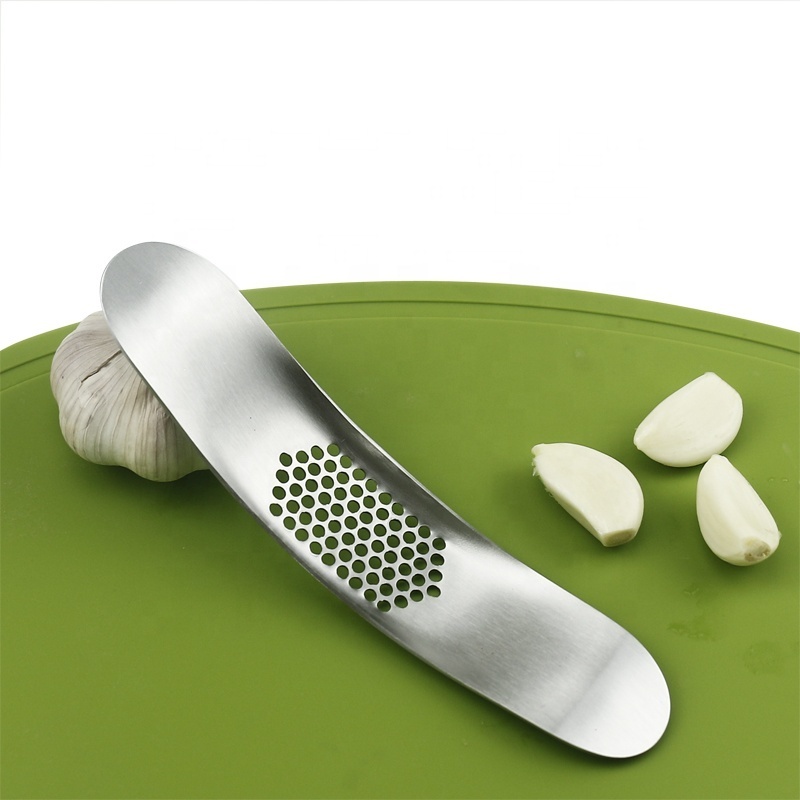 High quality kitchen tools manual portable safety labor saving steel crusher garlic press