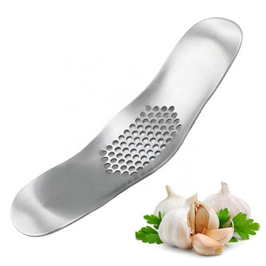 Customized Kitchen Gadgets Stainless Steel Mincer Dishwasher Safe Ginger Garlic Press Rocker Crusher