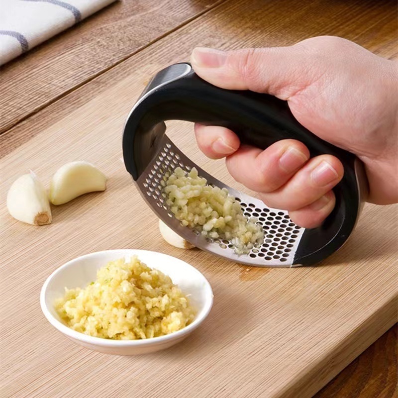 Hot Sale Kitchen Gadgets Ginger Mincer Garlic Crusher Handheld Stainless Steel Garlic Rocker Garlic Press