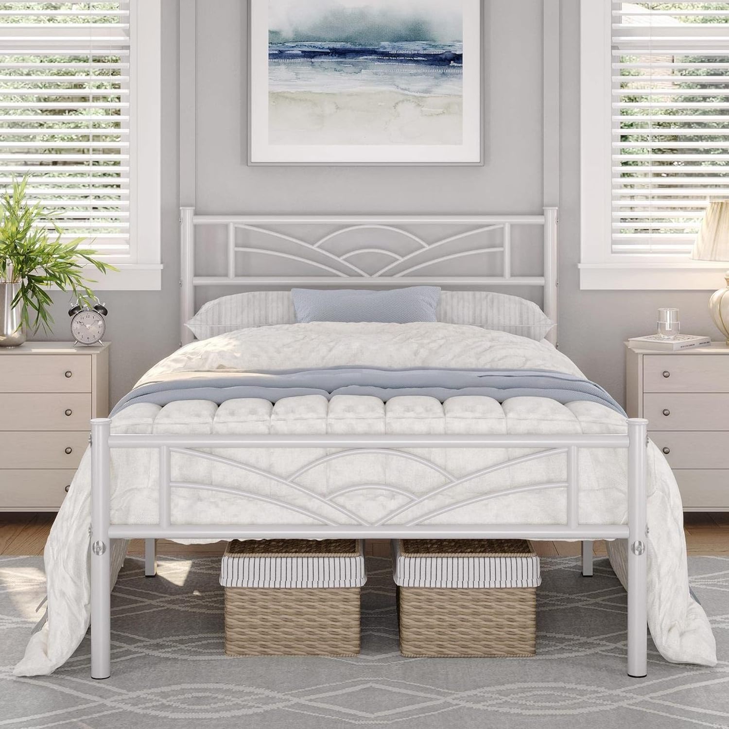 Metal Bed Frame with Built-in Headboard Loft Iron Bed Industrial Style Queen Size Platframe Bed