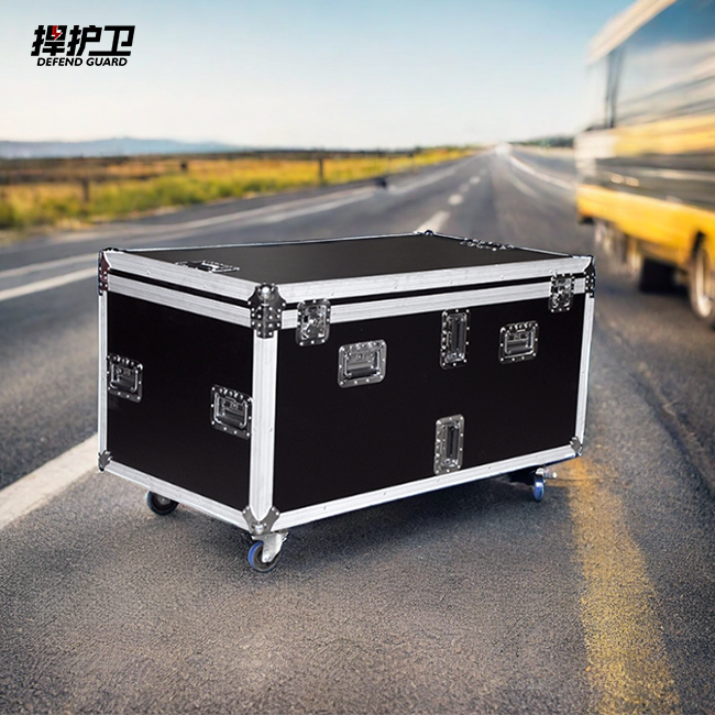 Factory Wholesale Large Road Shockproof 75 inch tv in Road Case Hardware Flight Case