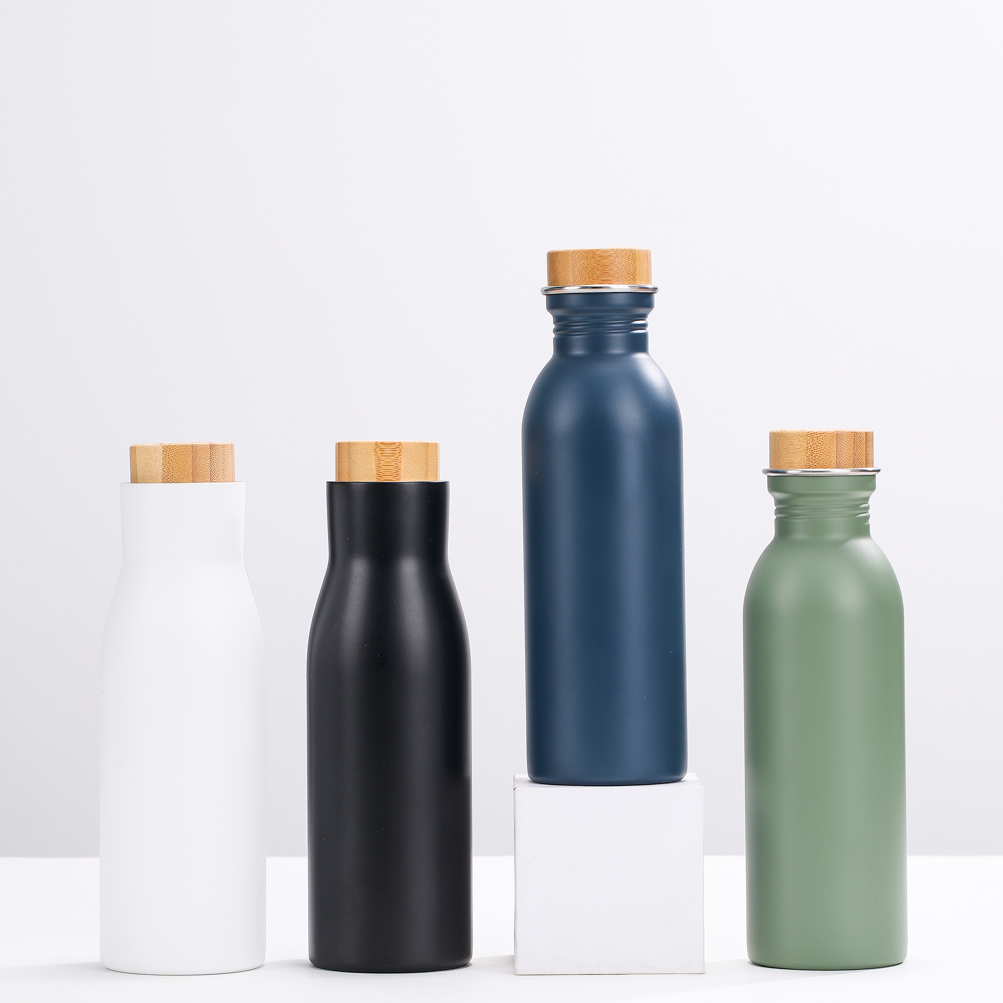 Stainless Steel Single Wall 700 Ml Vacuum Insulated Powder Coated Water Bottle with bamboo lid