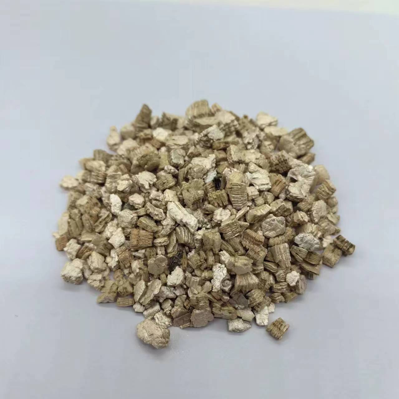 China Factory Expanded heat insulation exfoliated crude vermiculite isolation vermiculite horticulture