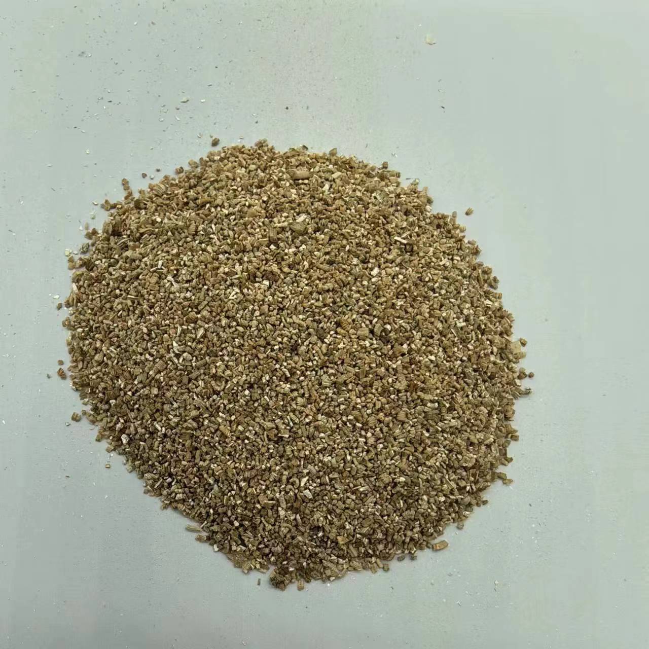 China Factory Expanded heat insulation exfoliated crude vermiculite isolation vermiculite horticulture