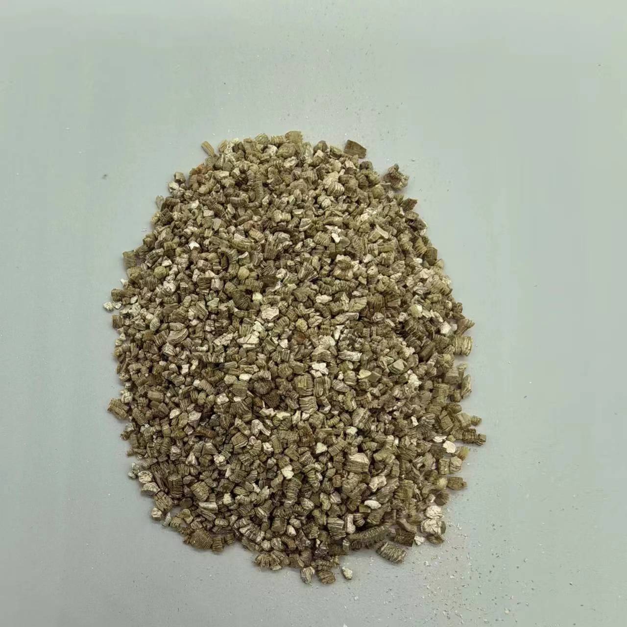 China Factory Expanded heat insulation exfoliated crude vermiculite isolation vermiculite horticulture