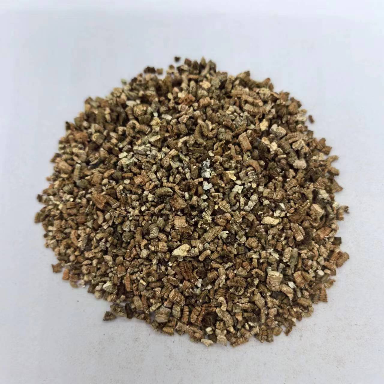 China Factory Expanded heat insulation exfoliated crude vermiculite isolation vermiculite horticulture