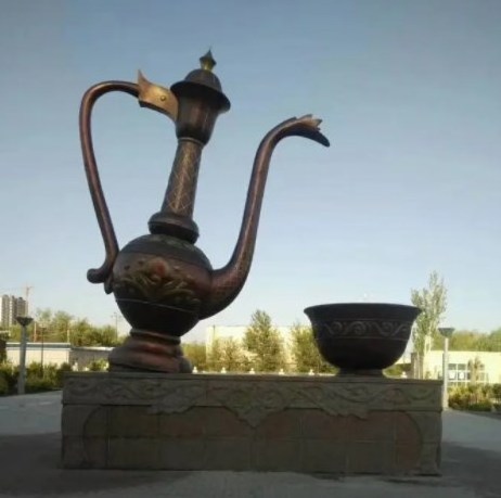 Hot popular custom classic large kettle outdoor decoration folk metal art statue teapot water fountain casting bronze sculpture