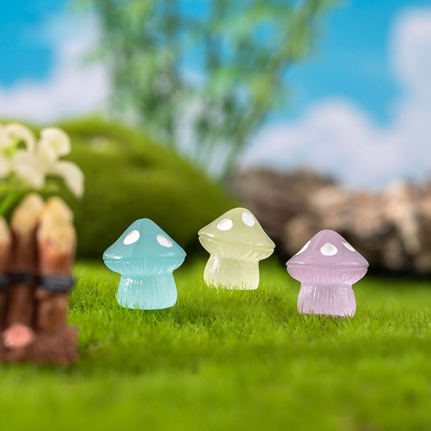 Luminous Miniatures Resin Craft DIY for Crystal Charm Accessories Ornament Glowing Mushroom Small World Fairy Garden Decoration