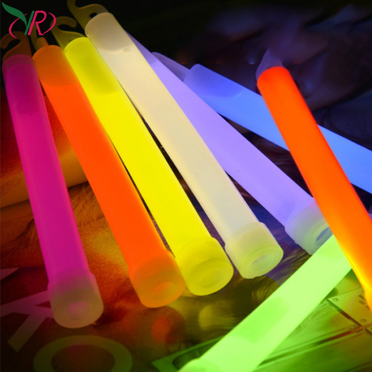 2020 Hot Sales Custom Logo Chemical Glow Stick 6 Inches Emergency Light Stick Chemical Light Sticks With Hook And Lanyard Bulk