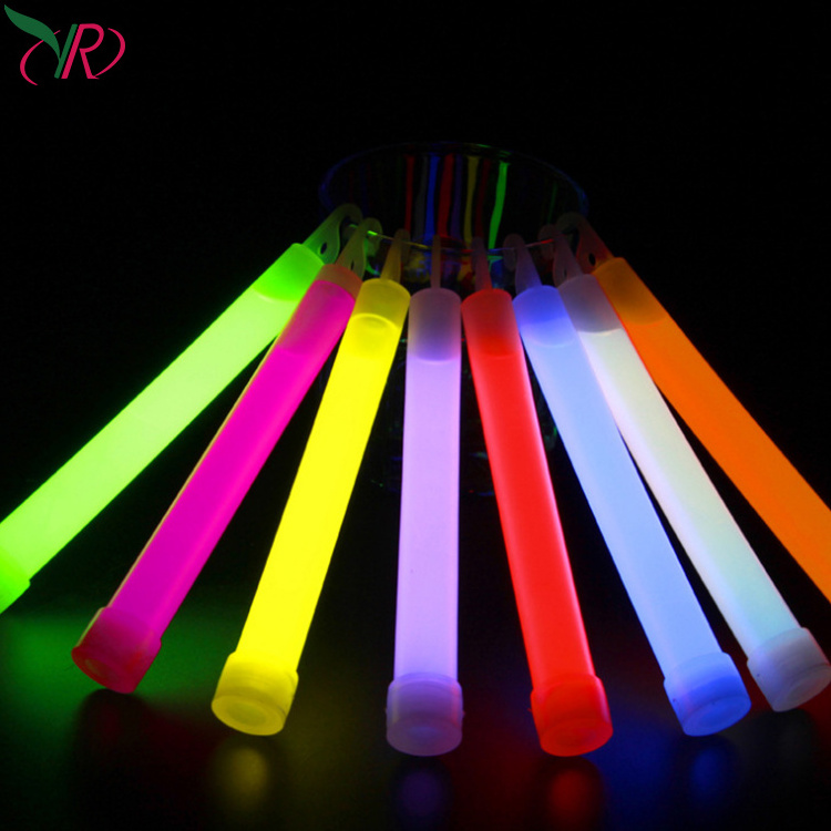 2020 Hot Sales Custom Logo Chemical Glow Stick 6 Inches Emergency Light Stick Chemical Light Sticks With Hook And Lanyard Bulk