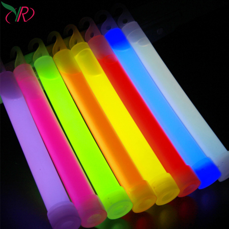 2020 Hot Sales Custom Logo Chemical Glow Stick 6 Inches Emergency Light Stick Chemical Light Sticks With Hook And Lanyard Bulk