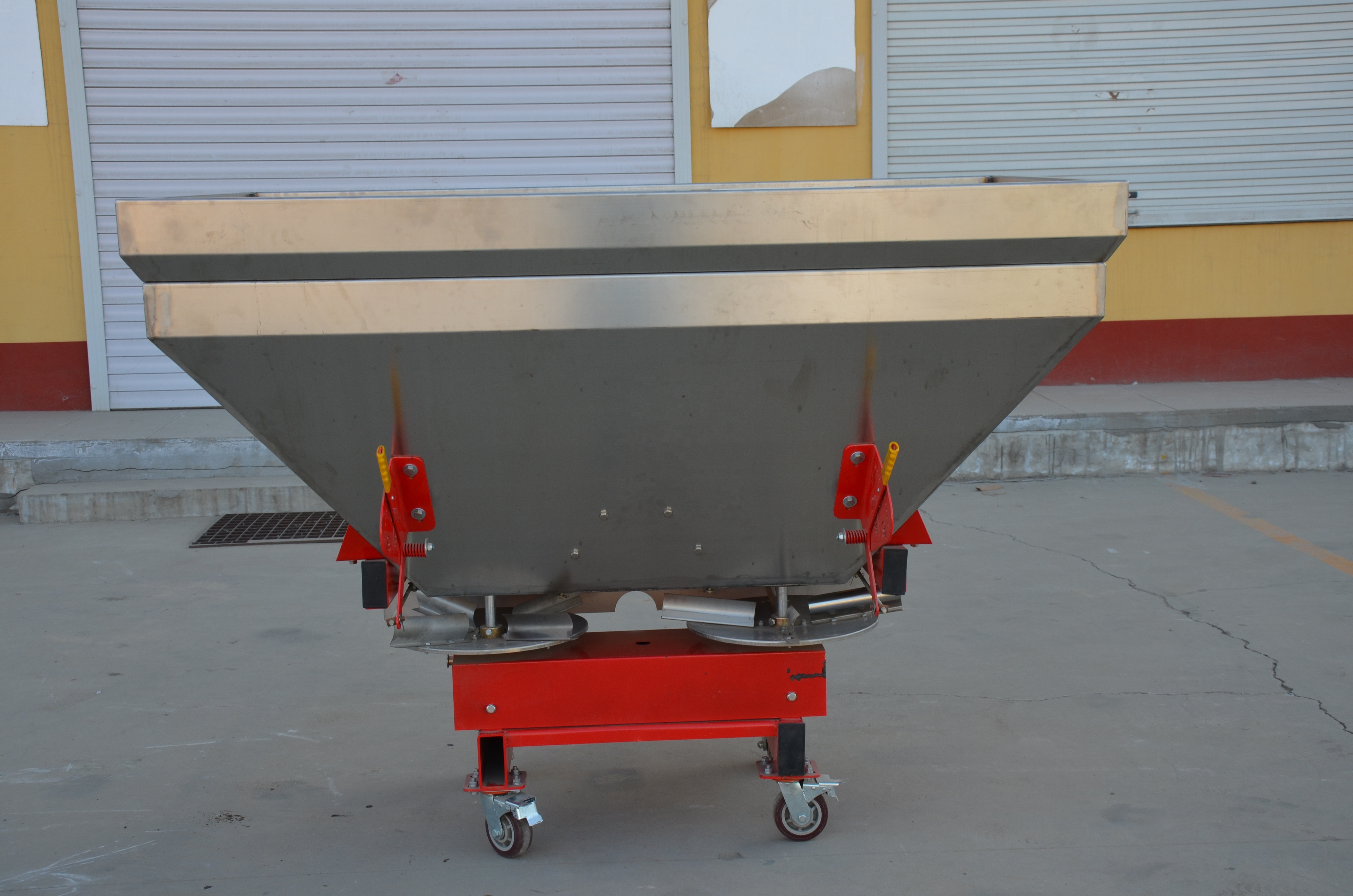 High Quality Agricultural Machinery two Disk fertilizer spreaders for tractor