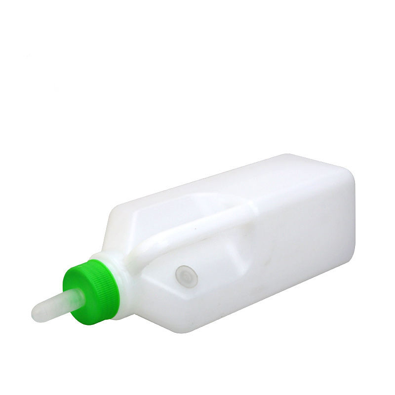 High Quality Plastic Lamb Feeding Milk Bottle Calf Milk Feeder Cow Water Feeder Drinking Bottle For Calf Sheep