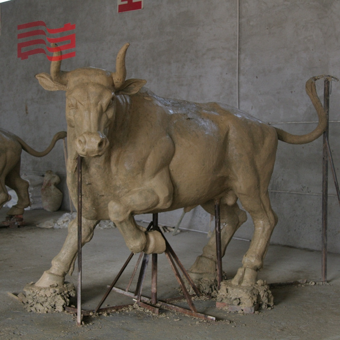 Bull sculpture bronze material forged urban landscape sculpture factory custom