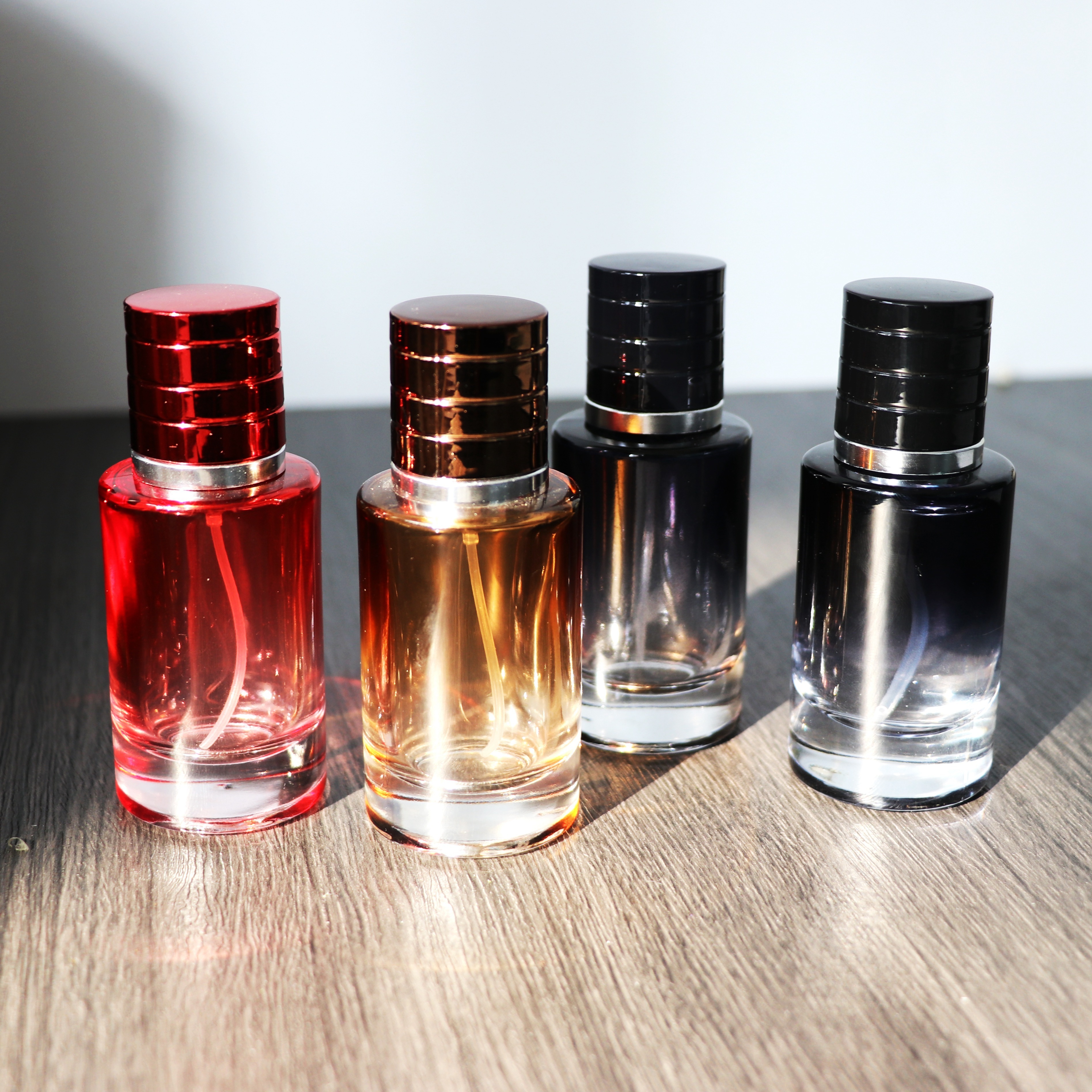 Stock Empty cylinder gradient colored glass 100ml refill perfume bottle with gift box pump sprayer