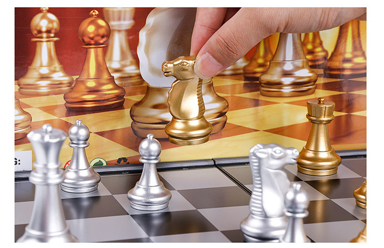 Hot Selling Gold And Silver Black And White Chess Pieces Magnetic Chess Folding Board Puzzle Board Games Toy Chess