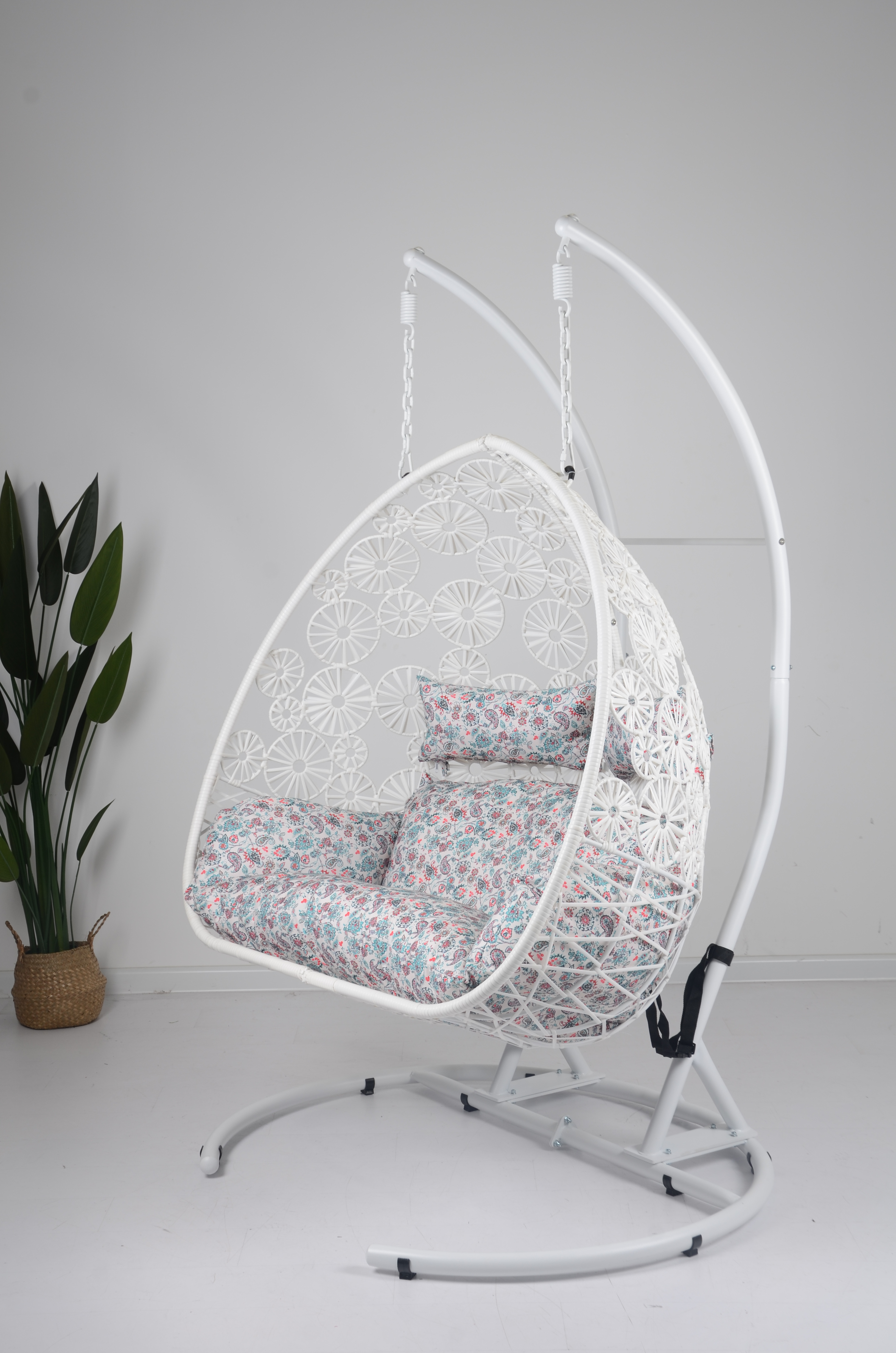 Egg Outdoor Hanging chair basket ready to ship in stock rattan patio swing chair hanging Furniture Outdoor Patio with stand