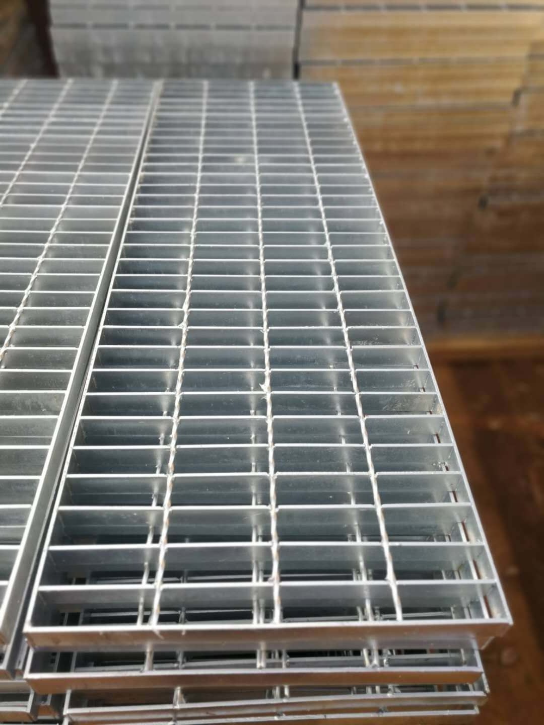 Drainage gutter  with stainless steel grating bar floor grating