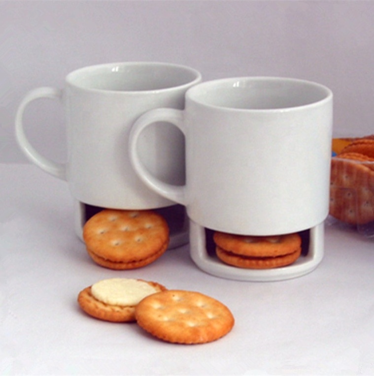 FAMA factory wholesale AB grade custom design white cookie pocket mug coffee ceramic mug with biscuit holder