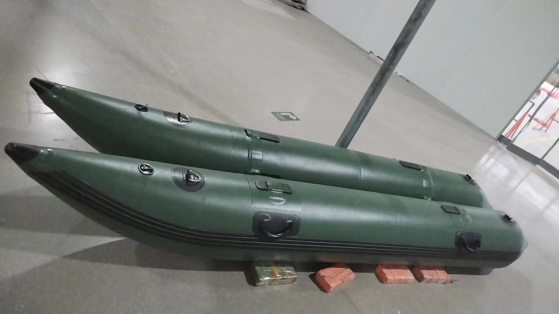 PVC Material Cataraft Pontoons Inflatable Boat Tubes Floating Pontoon Tubes for Water Sports