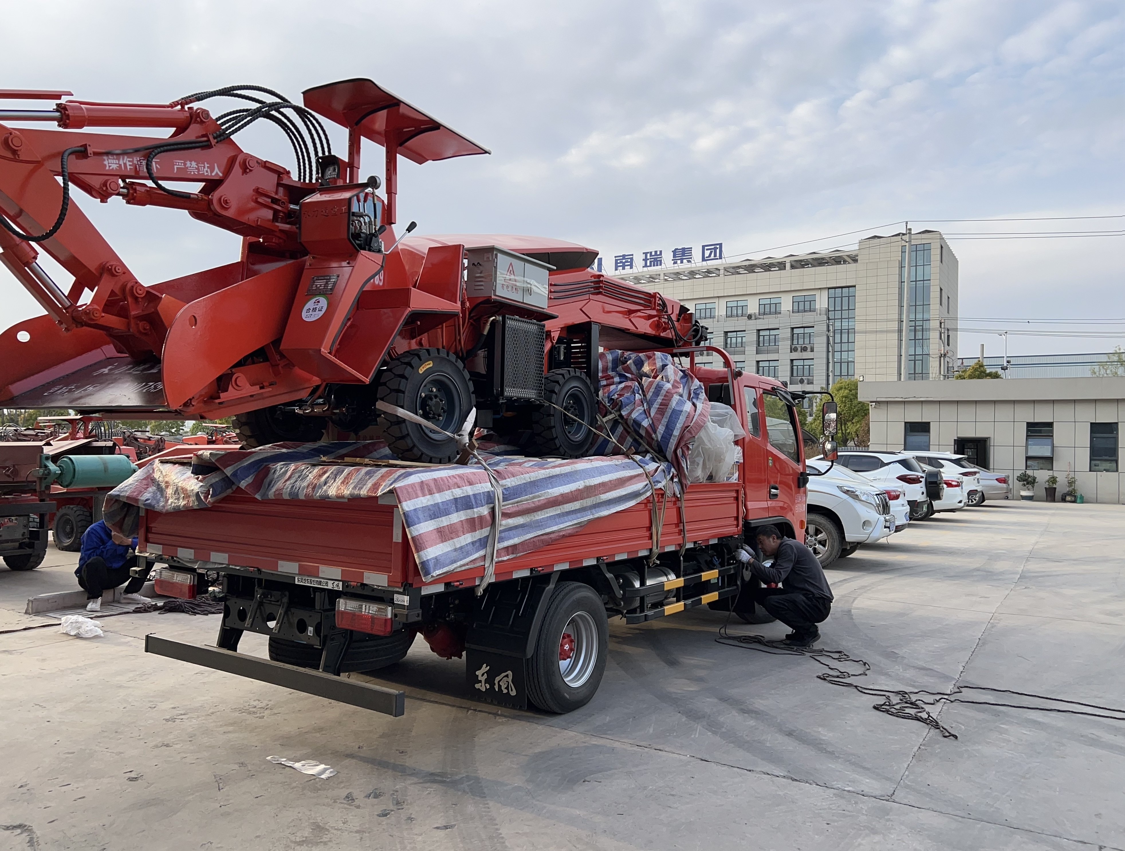 Chinese Mucking Crawler Mucking Loader Scraping Cinder Machine For Sale