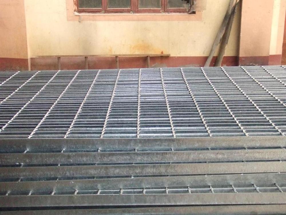 factory direct sale Galvanized Metal Stair Steps Walkways Steel Stairs Grating Steel Ladder Steel Treads Steps