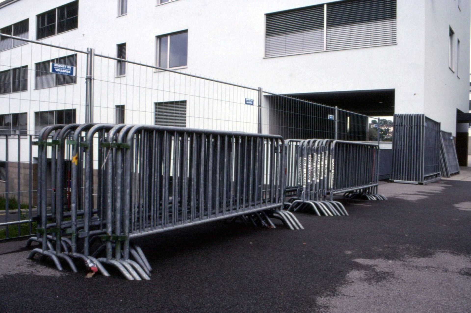 Outdoor temporary fence crowd control barrier and chain link fence for sale