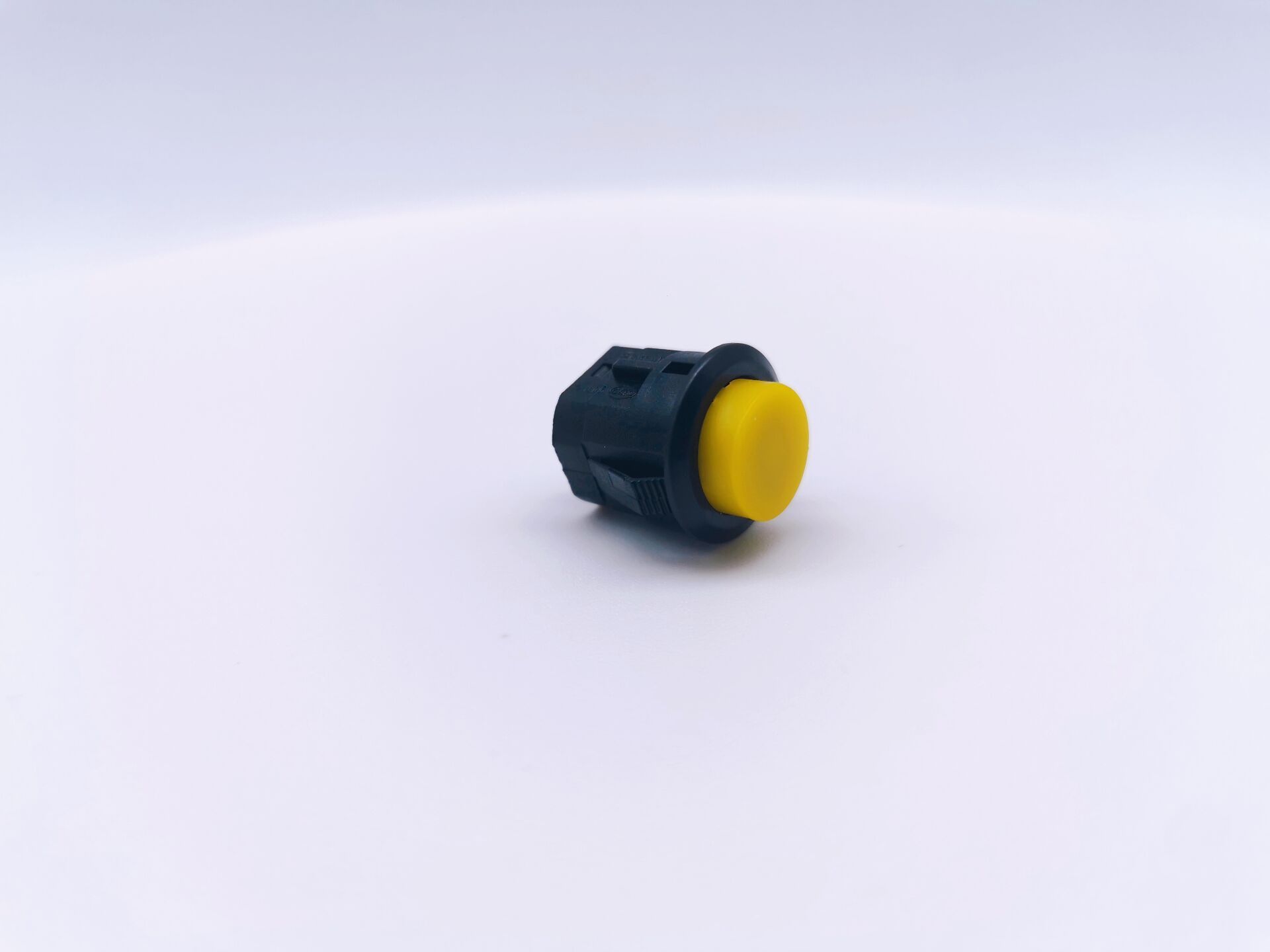 2 pin 4 pin plastic 16mm momentary waterproof ip65 3a 250v power push on off push button switch