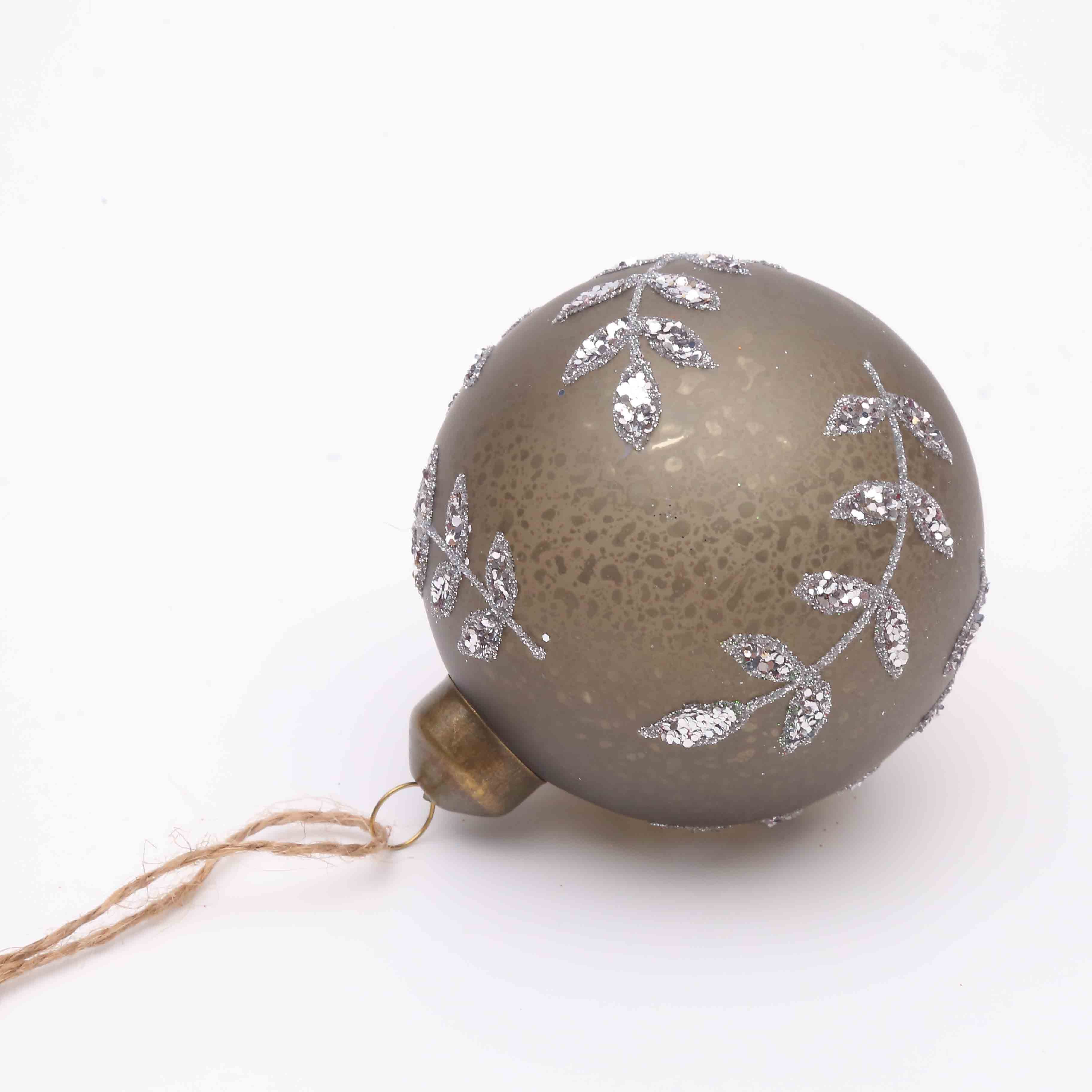 Wholesale silver giant outdoor Christmas Baubles for Christmas decoration