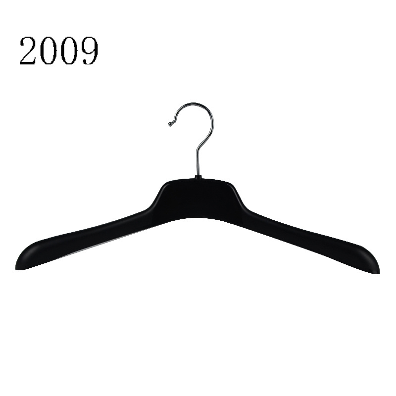 Factory Wholesale Sturdy Durable Black Plastic Clothes Hangers Smooth PP material Men's Shirt Coat Racks Hangers