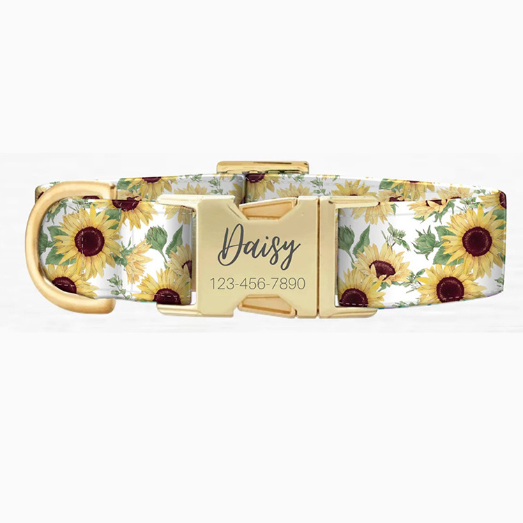 Wholesale stocked collar de lujo para perro custom printed collare per cani cotton fabric dog collars with gold metal buckle