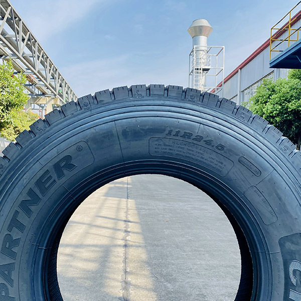 Long Haul All Position Winter Tire 11R22.5 12R24.5 -16PR Load 6393LBS-7165LBS exported to Canada, USA, Russia