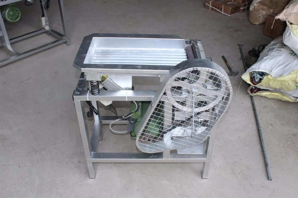 hot sell pea sheller/soybean shell removing machine for farm use/small capacity bean sheller machine