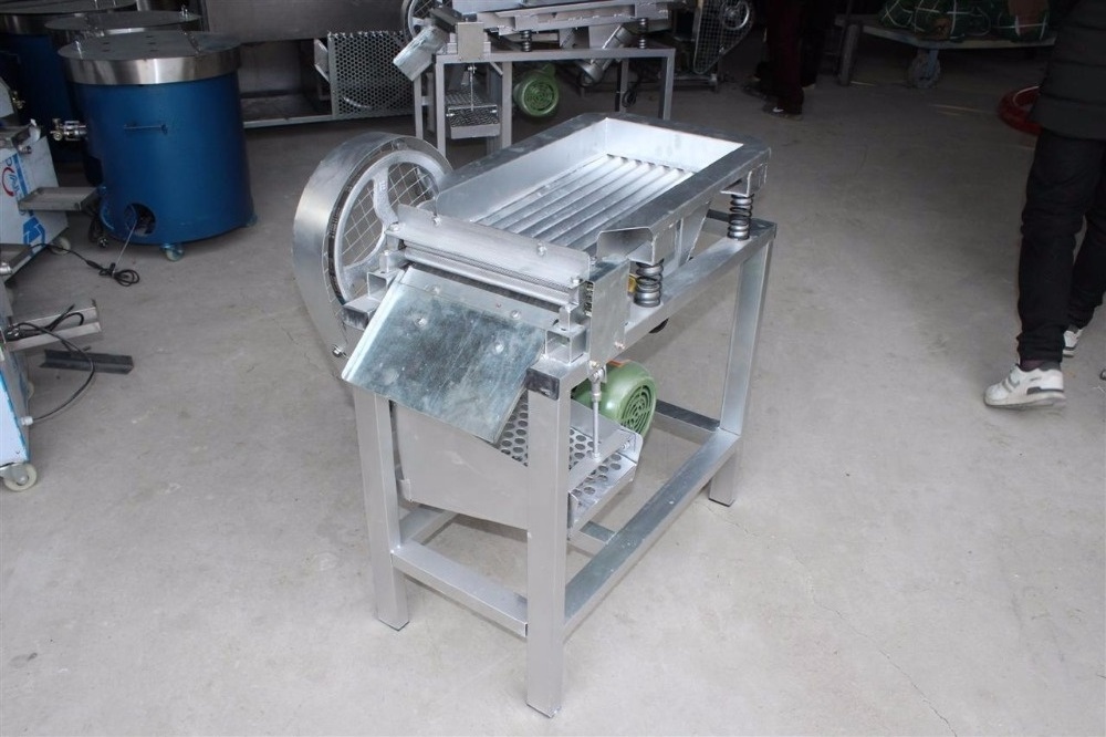 hot sell pea sheller/soybean shell removing machine for farm use/small capacity bean sheller machine