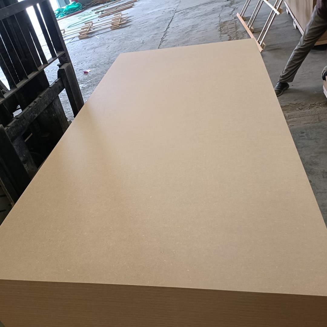 Manufacture 18mm Plain Raw Melamine Mdf Wood Board for Door Panel Mdf/furniture Board China Modern Indoor Solid Wood E1