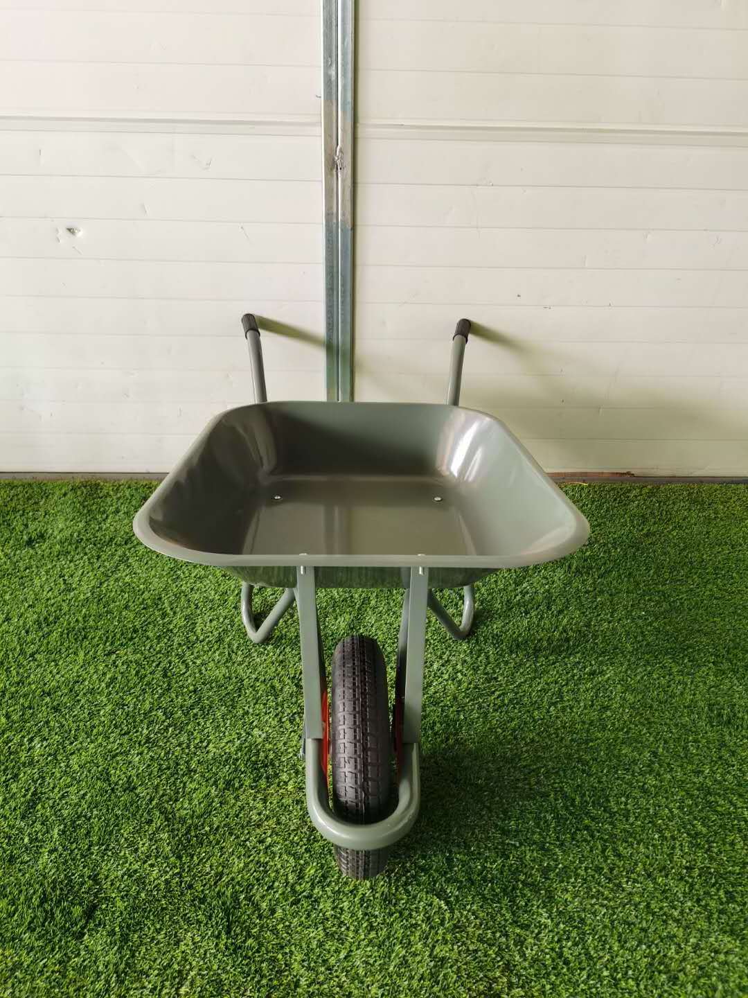 China Good Wheelbarrow Supplier  high quality wheelbarrow 3-in-1 for garden construction building in Malaysia factory