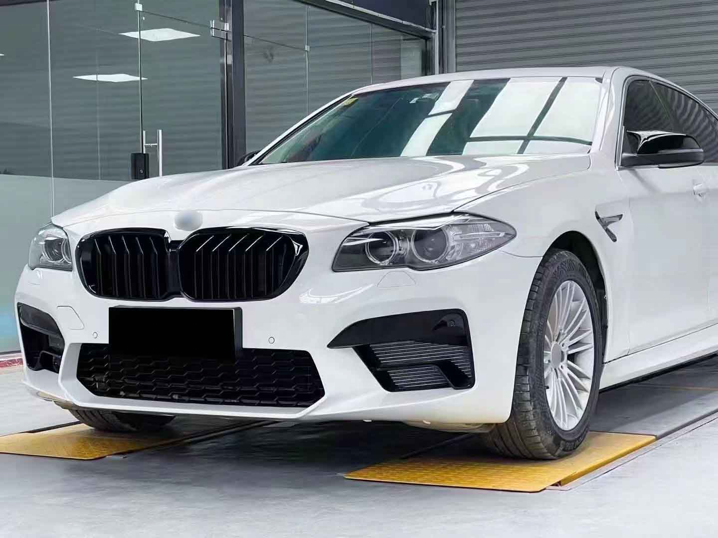 Luxury Car Parts Front Bumper For BMW 2010-2017 F10/F18 Upgrade 2021 M5 Body Kits With Conjoined Large Grille Flog Lamp Frame