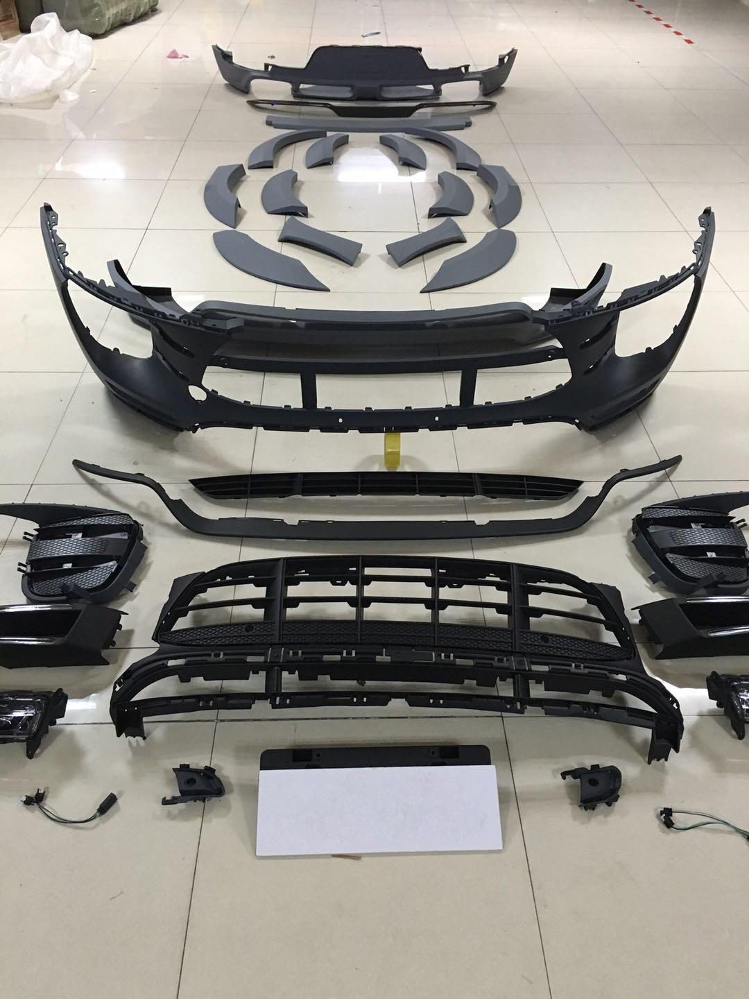 For Porsche Macan Haman style  body kit bumpers