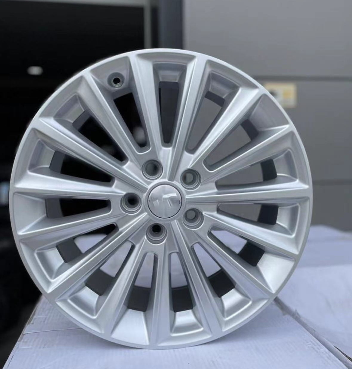 YQ Factory Wholesale R17 5 holes Casting Car Wheels For Ford replacement rims wheels 17*7j ET 50 5X108 CB 63.3 Car Rims