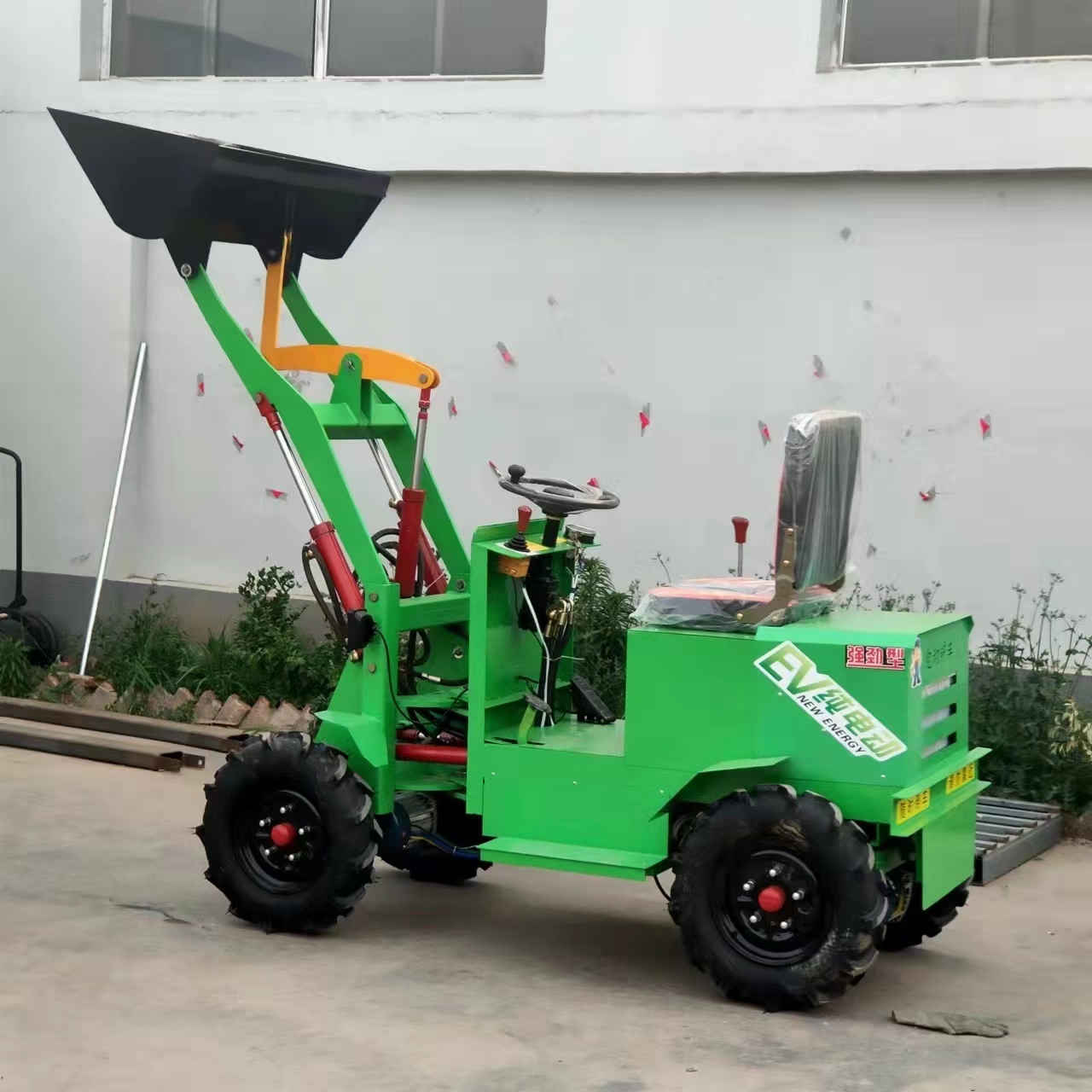 Battery 4 Wheel Drive Mini Wheel Loader 450 KG Rated Load Small Chinese Front End Loader On Sale