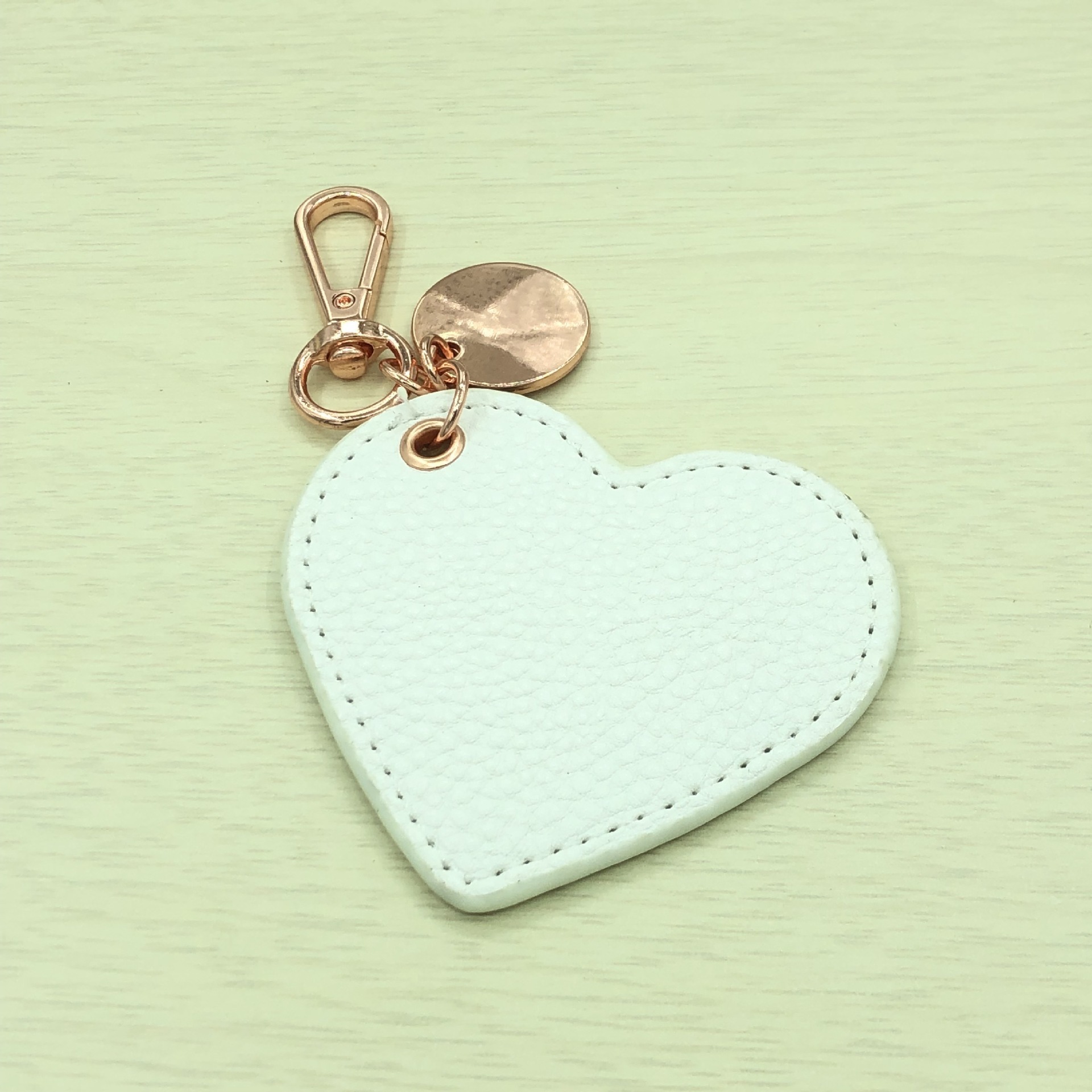 New Letter Leather Heart Shape Keychain Women Key Holder Female Heart Bag Charms Love Pendant Girlfriend Trinket Keyring Gift