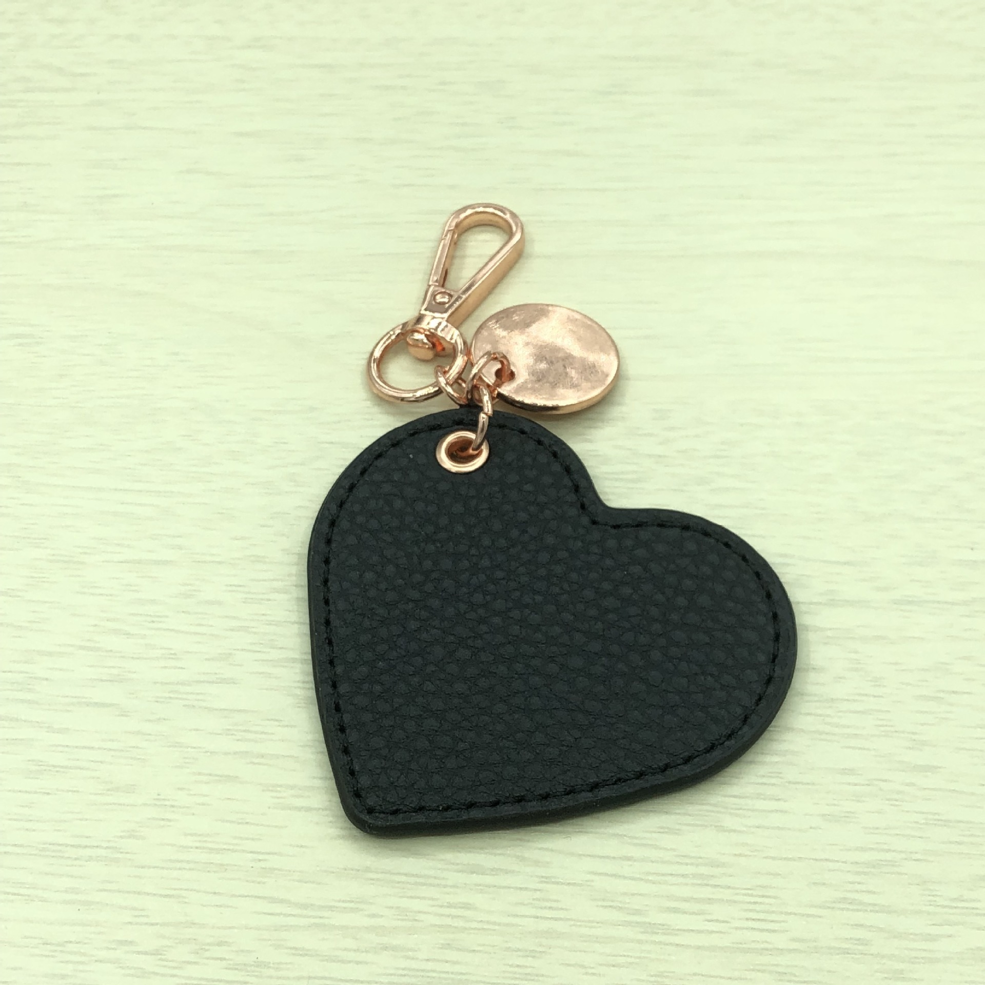 New Letter Leather Heart Shape Keychain Women Key Holder Female Heart Bag Charms Love Pendant Girlfriend Trinket Keyring Gift