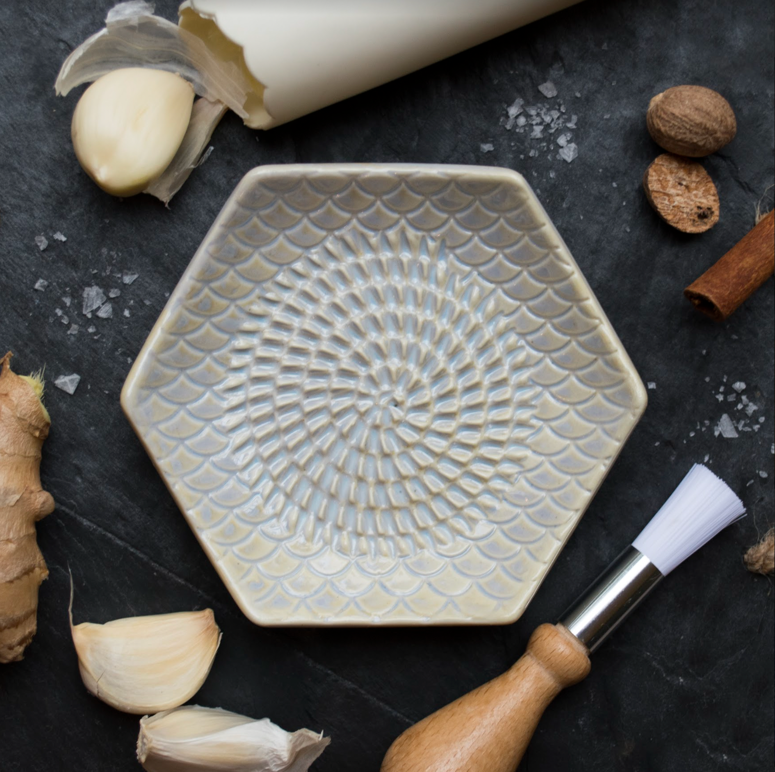 4.5inch Hexagon Kitchenware Custom Ceramic Garlic Plate Porcelain Garlic Grater