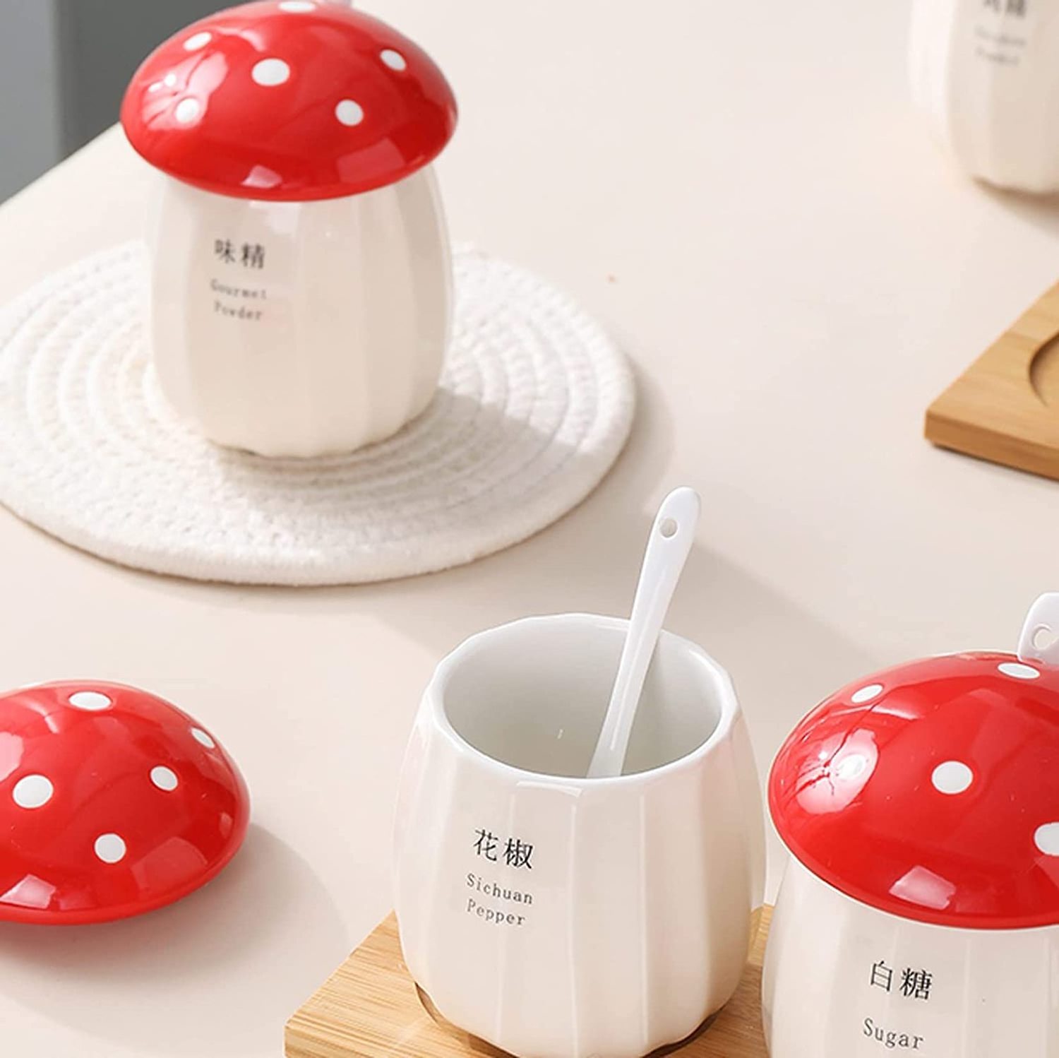 Exquisite Mushroom Ceramic Spice Jars Spice Containers Kitchen Sugar Salt Condiment Jars Set with Lids Spoons and Tray