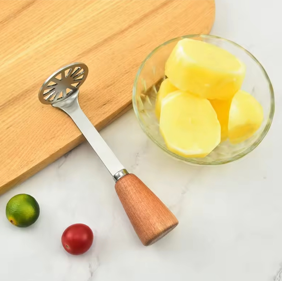 New Arrival Perfect Wooden Handle Masher for Beans Fruits Vegetables Baby Food with Non-Slip Design