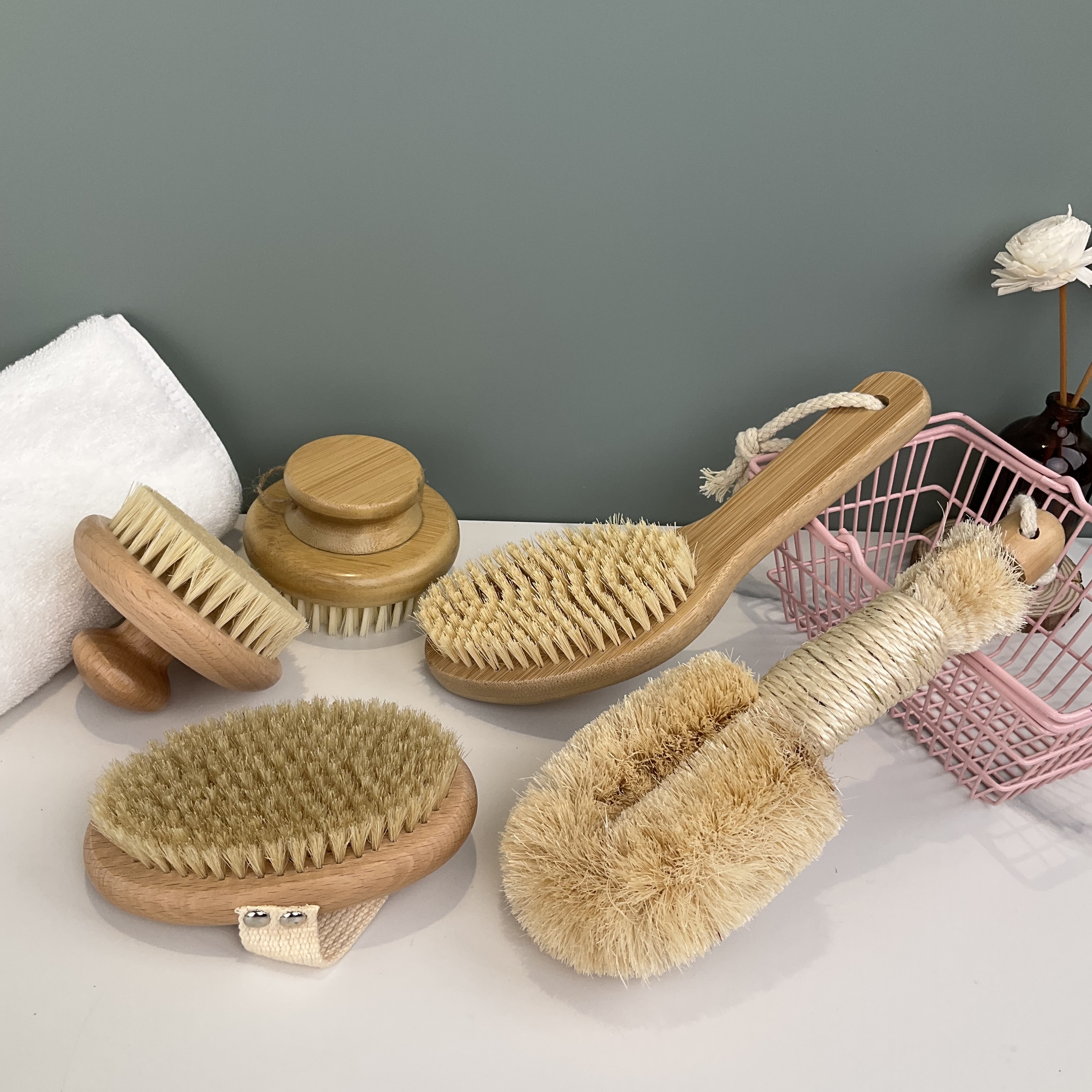 OEM Wholesale Private Label Custom Logo Natural Sisal Vegan Boar Bristle Brushes Wet Brushing Bamboo Wooden Dry Body Bath Brush