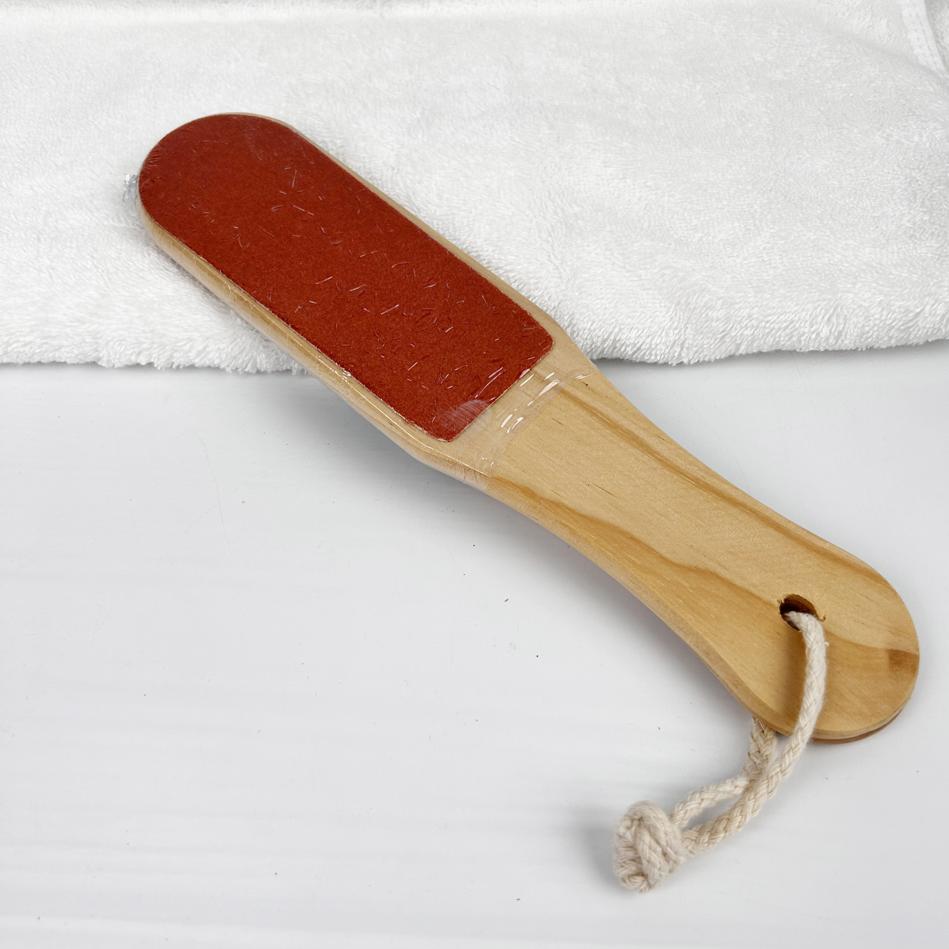 Wholesale Cheap Price Hot Selling Wood Long Handle Volcanic Pumice Stone Exfoliating Bath Brush For Feet And Dead Skin