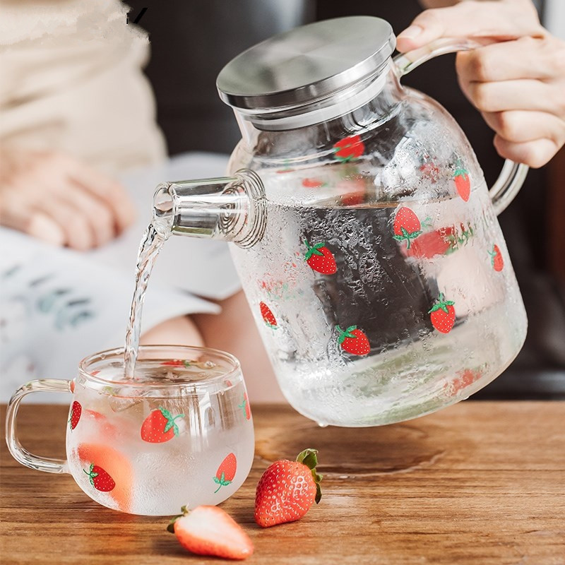 2024 new style Strawberry cartoon kettle  filter glass pitcher milk pitcher glass small glass kettle