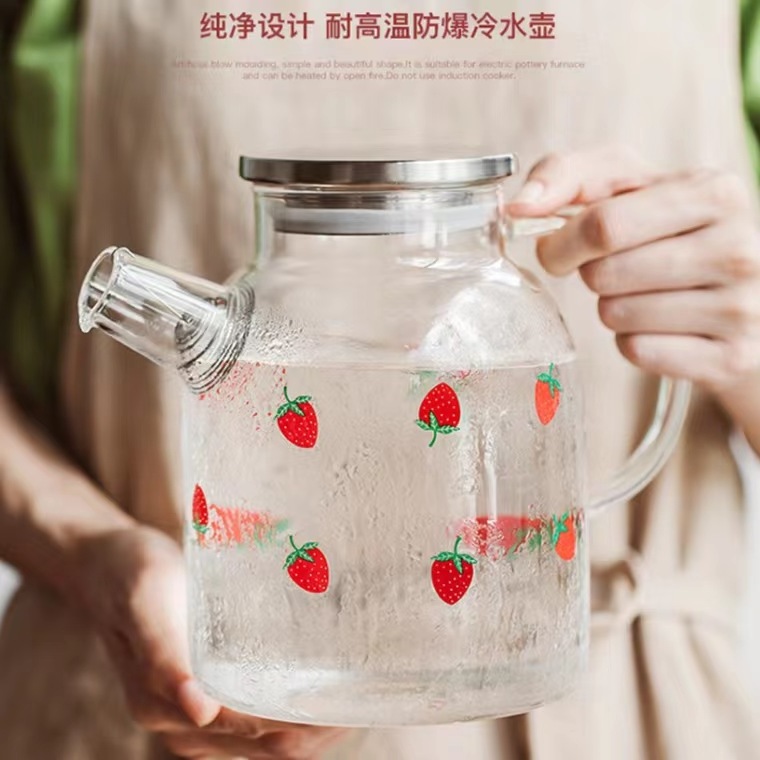 2024 new style Strawberry cartoon kettle  filter glass pitcher milk pitcher glass small glass kettle